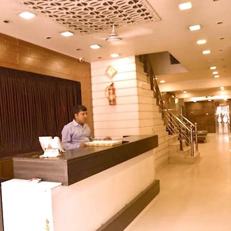 Hotel Milan Deluxe نيودلهي المظهر الخارجي الصورة