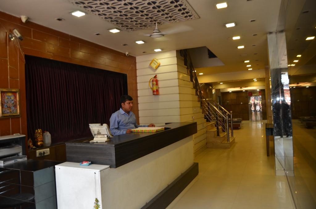 Hotel Milan Deluxe نيودلهي المظهر الخارجي الصورة