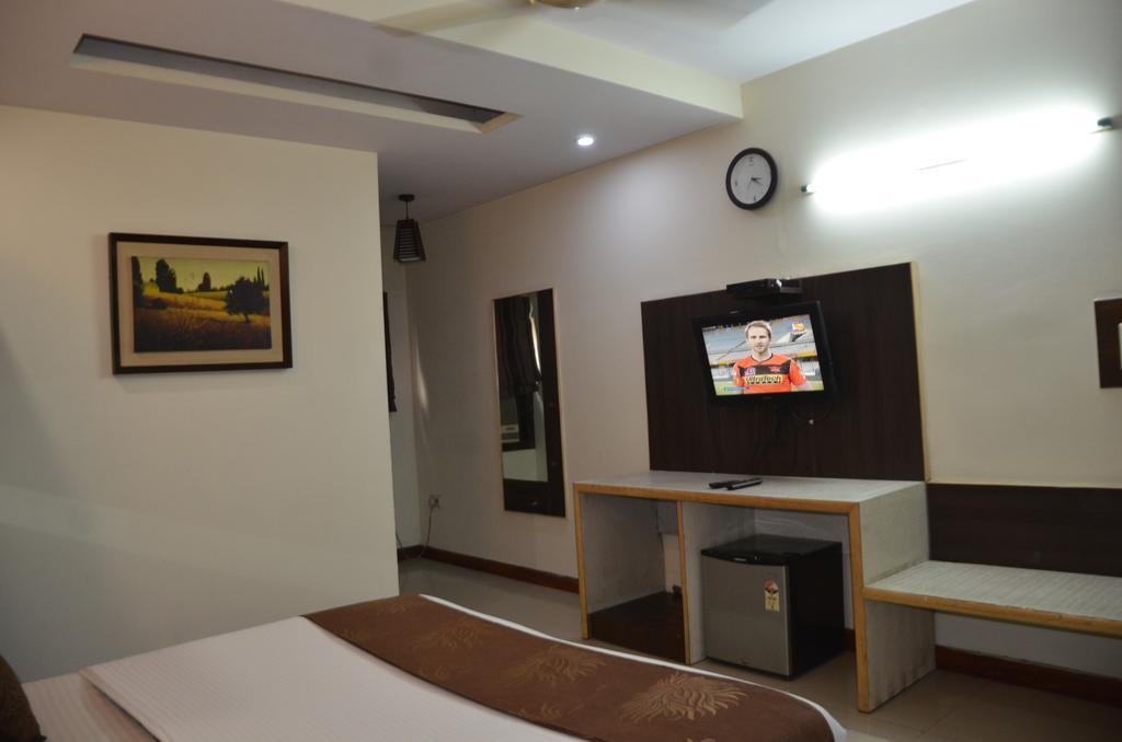Hotel Milan Deluxe نيودلهي المظهر الخارجي الصورة