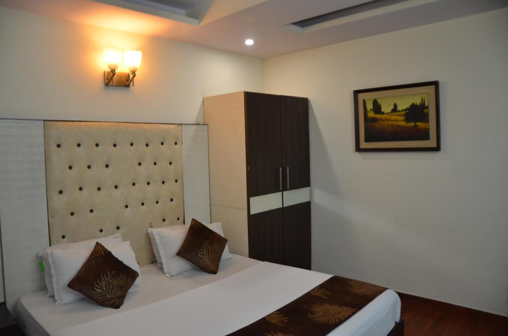 Hotel Milan Deluxe نيودلهي المظهر الخارجي الصورة