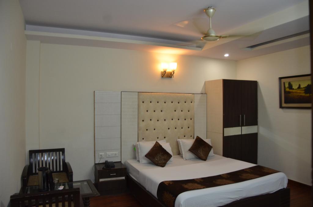 Hotel Milan Deluxe نيودلهي المظهر الخارجي الصورة