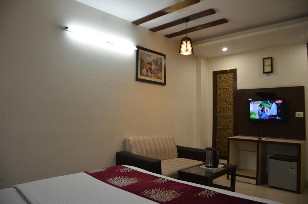 Hotel Milan Deluxe نيودلهي المظهر الخارجي الصورة