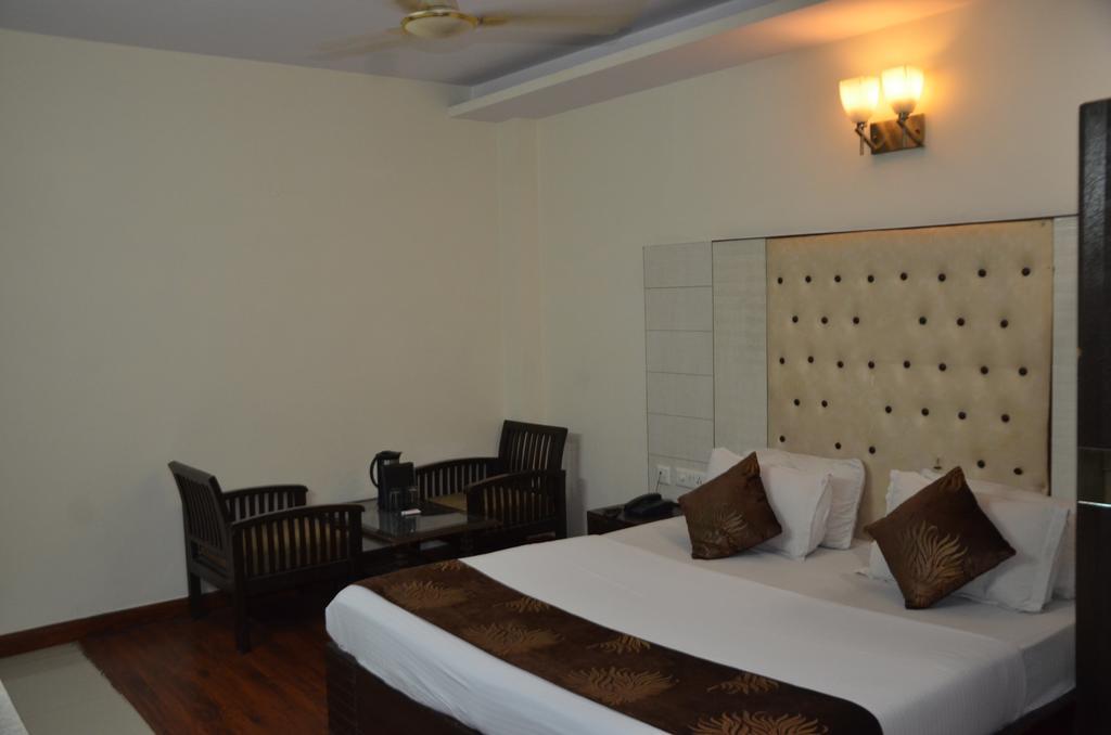 Hotel Milan Deluxe نيودلهي المظهر الخارجي الصورة
