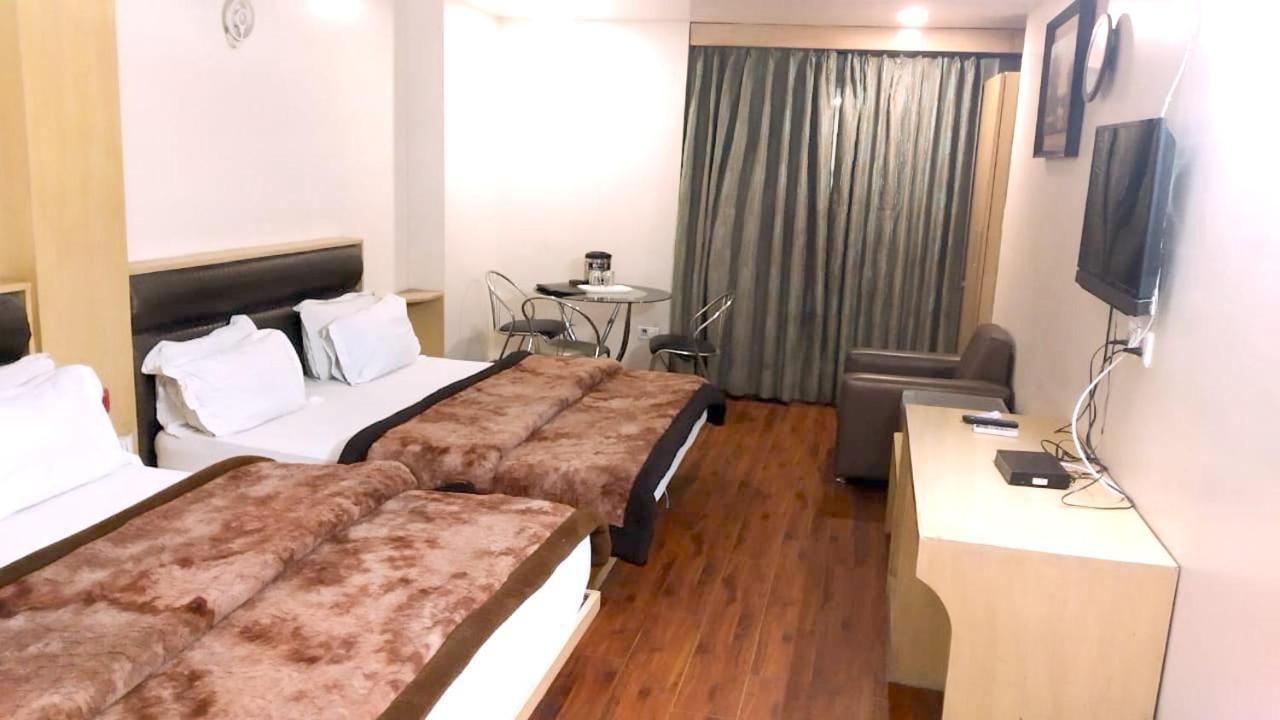 Hotel Milan Deluxe نيودلهي المظهر الخارجي الصورة