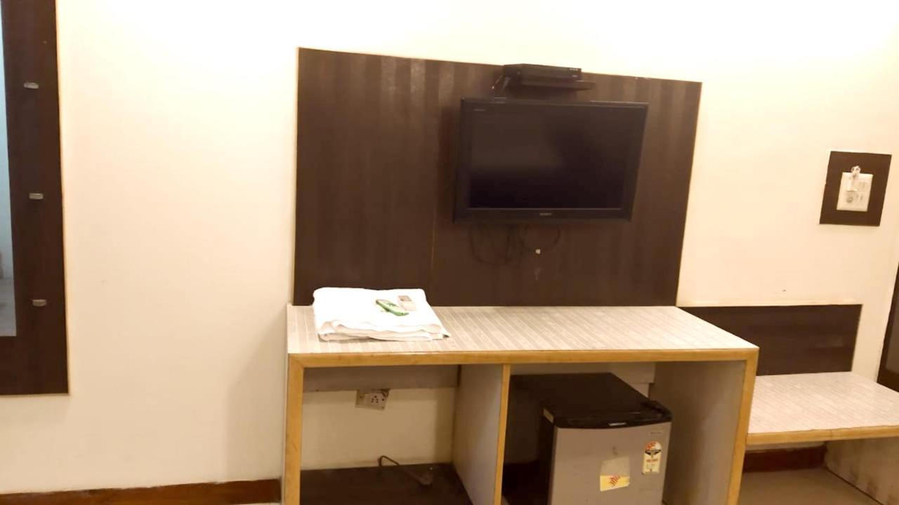 Hotel Milan Deluxe نيودلهي المظهر الخارجي الصورة
