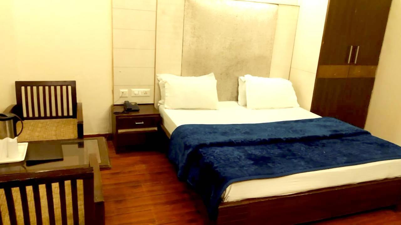 Hotel Milan Deluxe نيودلهي المظهر الخارجي الصورة