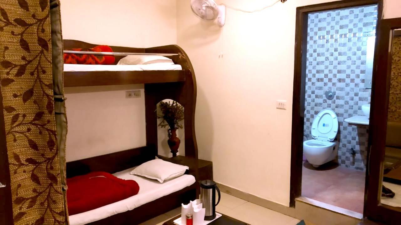 Hotel Milan Deluxe نيودلهي المظهر الخارجي الصورة