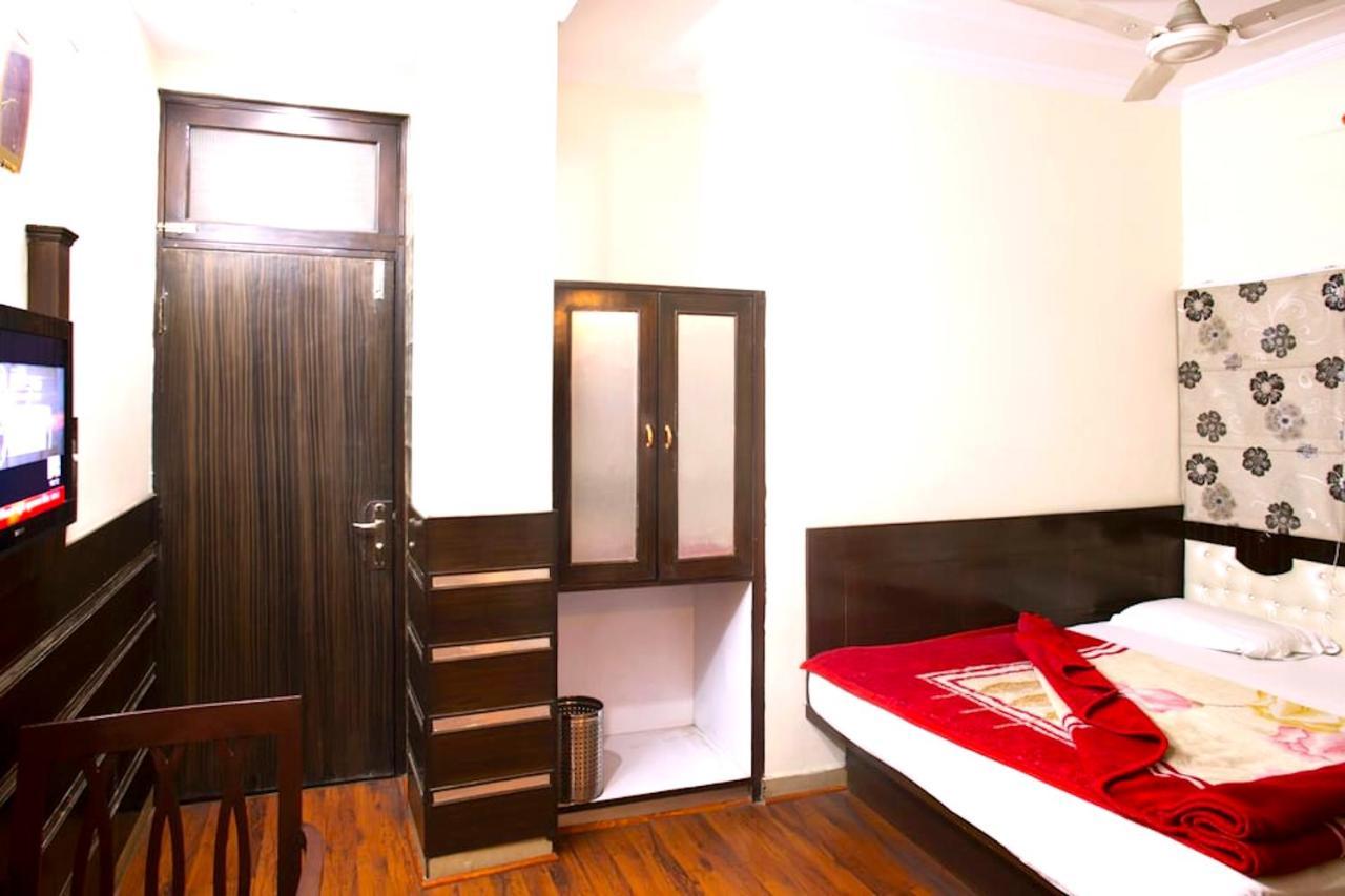 Hotel Milan Deluxe نيودلهي المظهر الخارجي الصورة